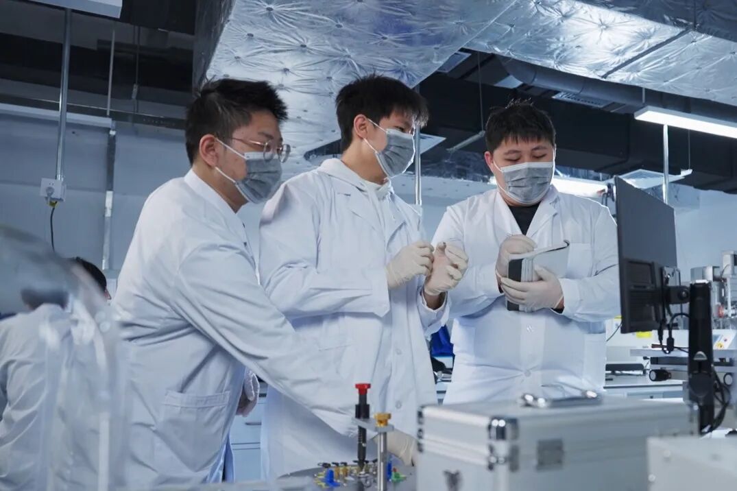 張致堯 從實(shí)驗(yàn)室的微光到天安門廣場的榮光